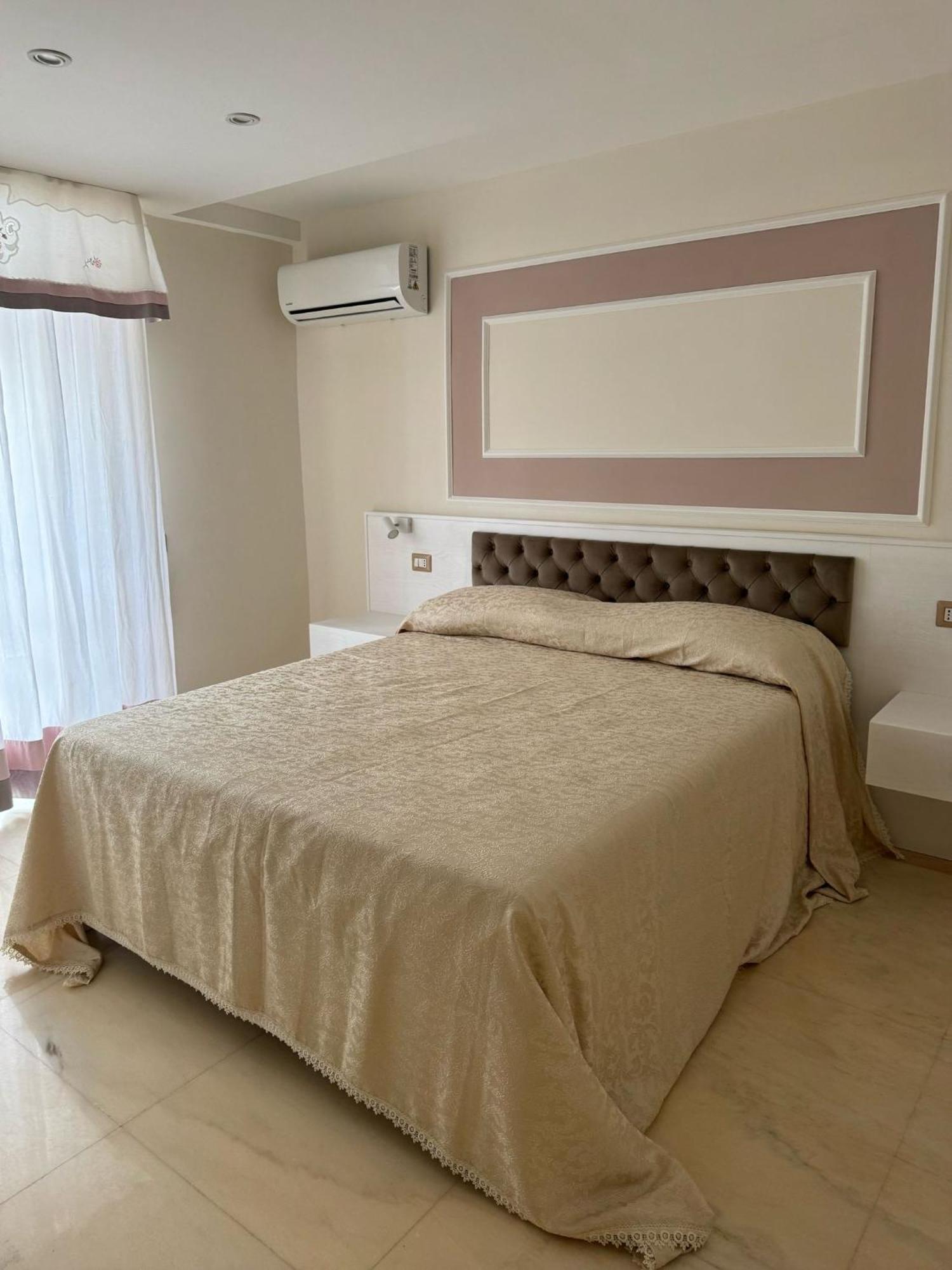 Bernini House Naples Hotel Ngoại thất bức ảnh